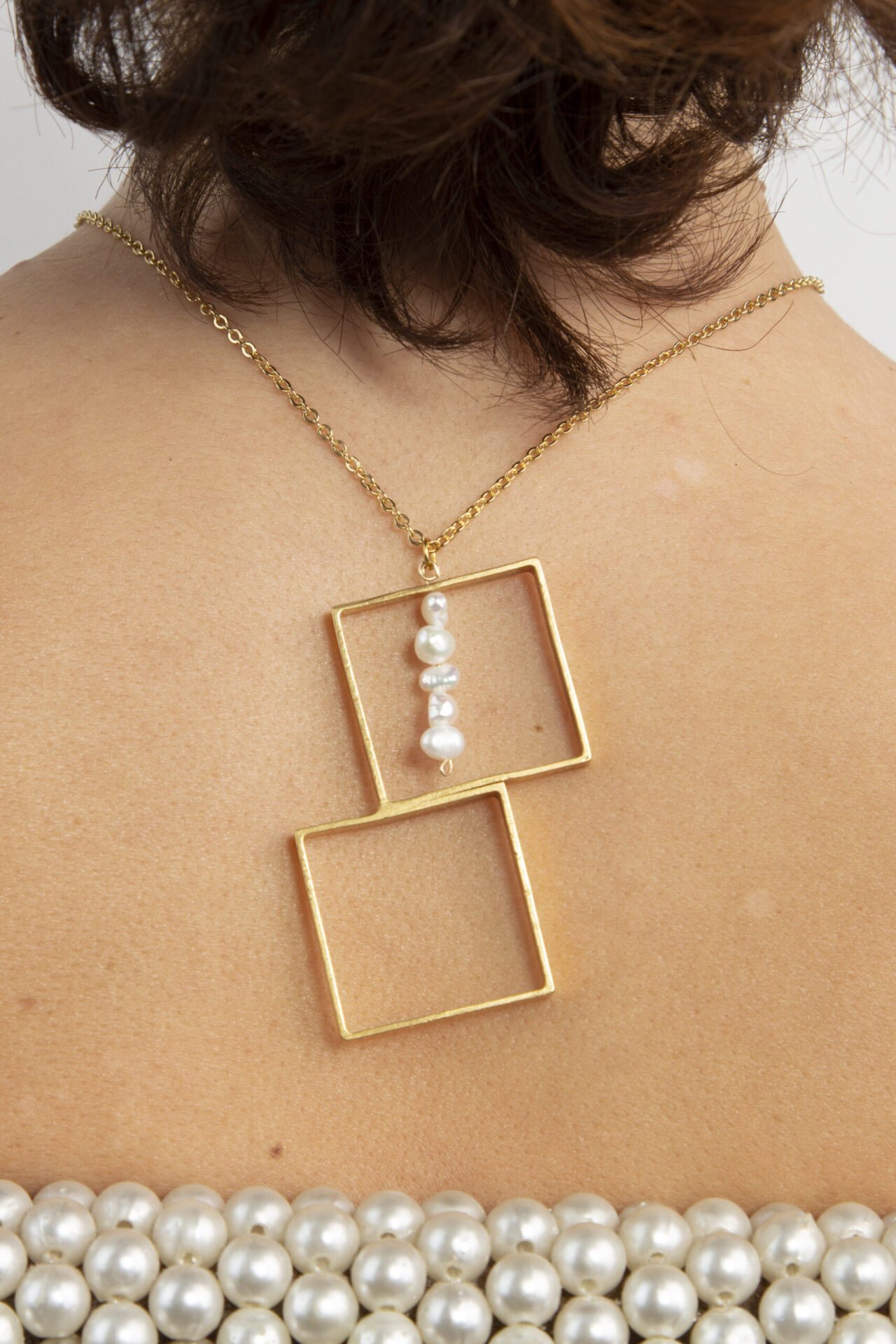 Gold-Plated squares necklace with a line of pearls.