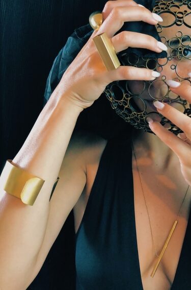 instagram-model-img6-mobile